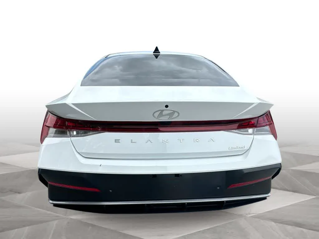 2024 Hyundai Elantra Limited photo 7