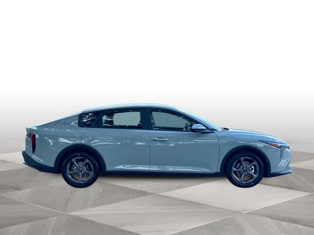 2026 Kia K4 LXS photo 9