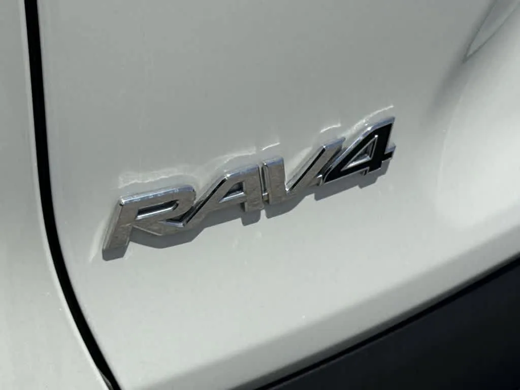 2025 Toyota RAV4 XLE Premium photo 10