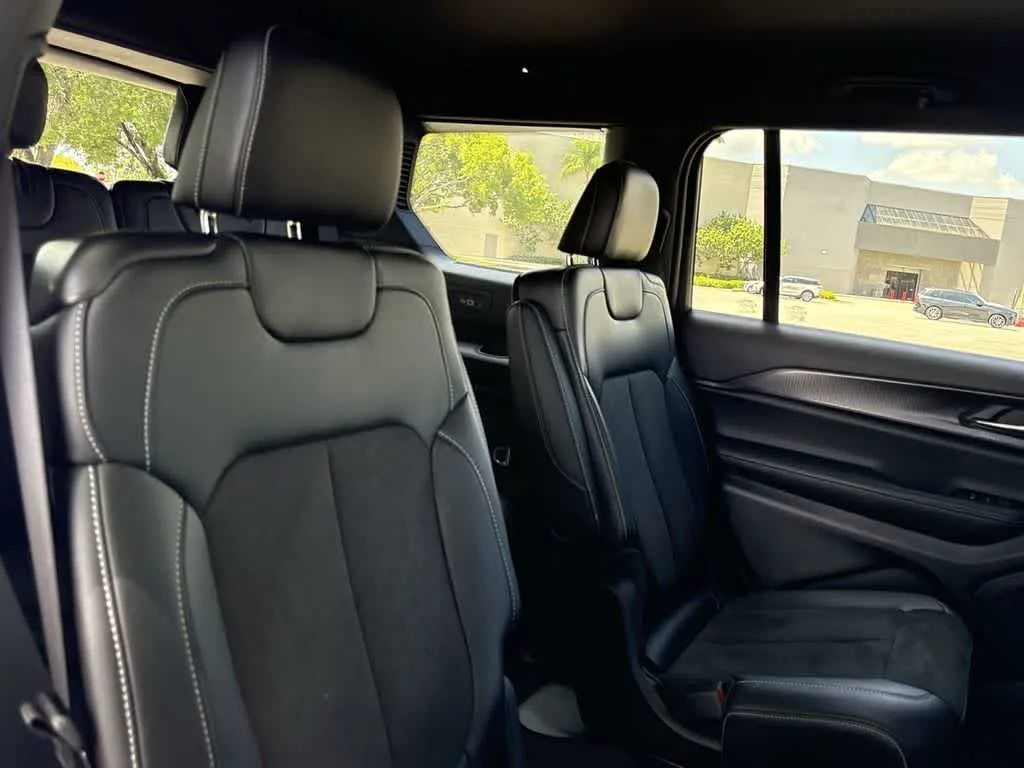 2024 Jeep Grand Cherokee L Altitude photo 24