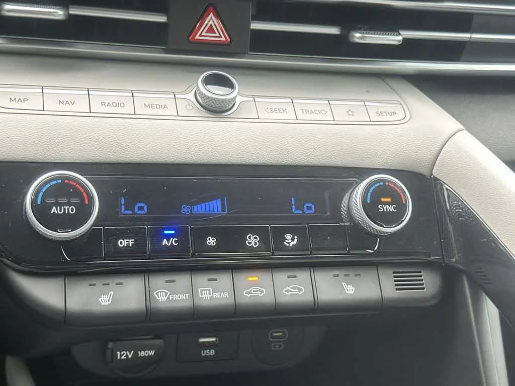 2024 Hyundai Elantra Limited photo 27