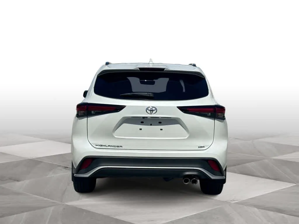 2024 Toyota Highlander XSE photo 7
