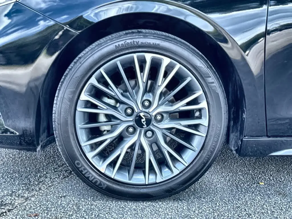 2023 Kia Forte GT-Line photo 11