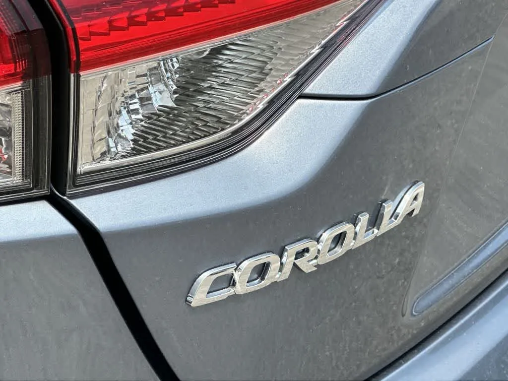 2025 Toyota Corolla LE photo 10