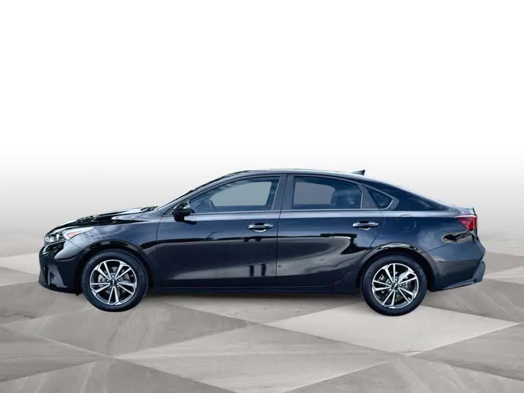 2024 Kia Forte LXS photo 5