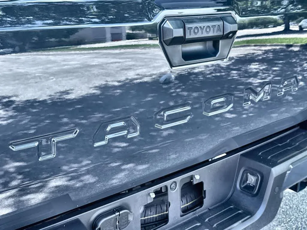 2025 Toyota Tacoma SR5 photo 10