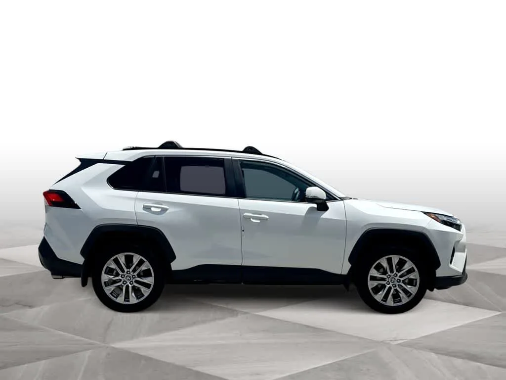 2025 Toyota RAV4 XLE Premium photo 9