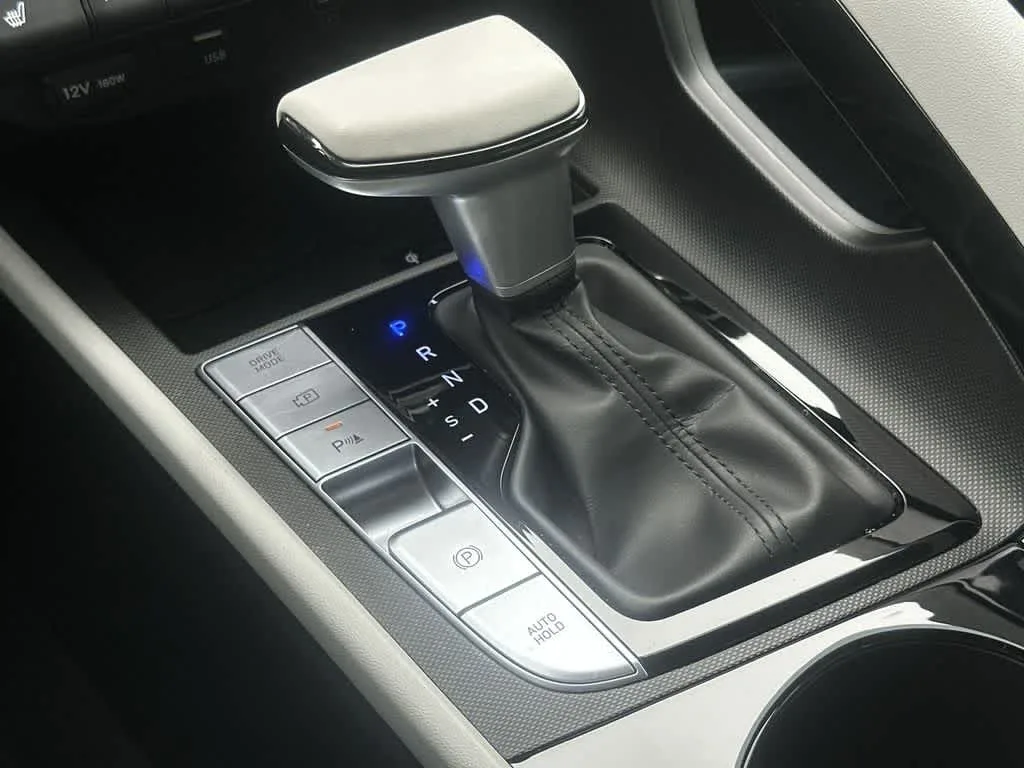 2024 Hyundai Elantra Limited photo 28