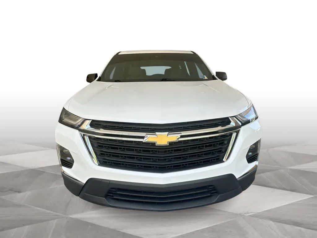 2023 Chevrolet Traverse LS photo 3