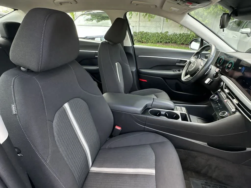 2025 Hyundai Sonata Hybrid SEL photo 13