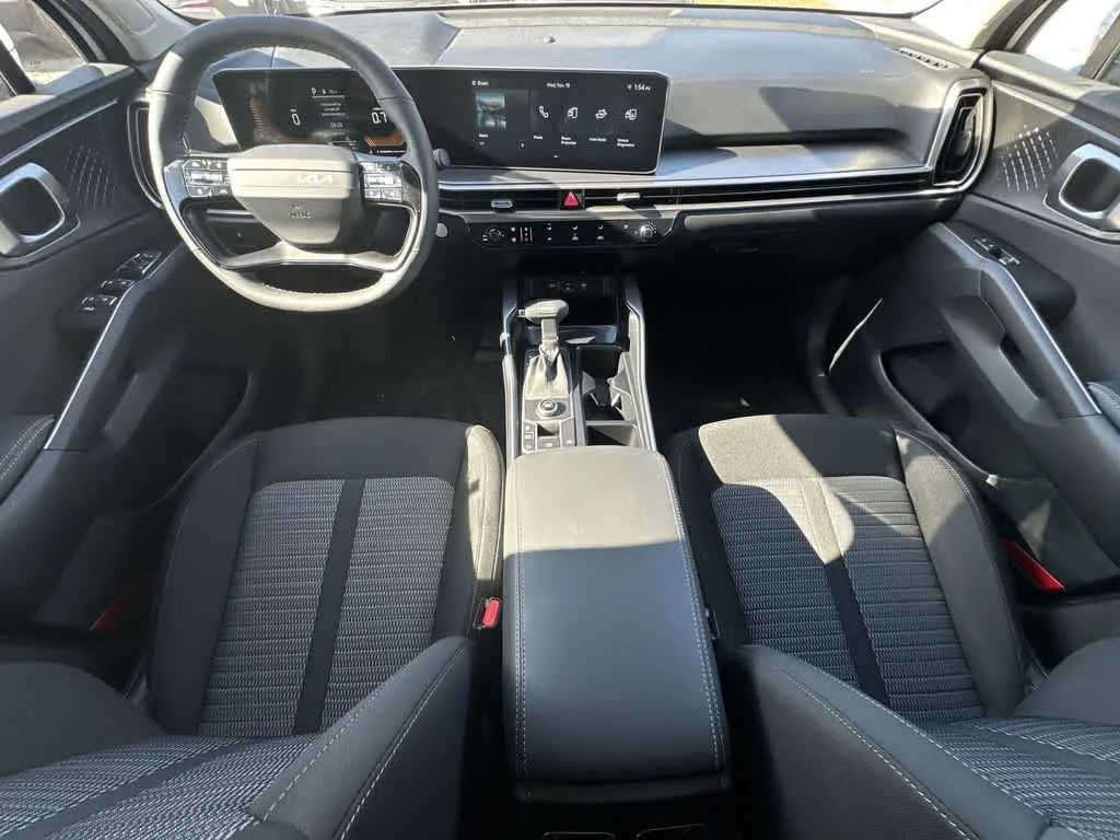 2026 Kia Sorento LX photo 24