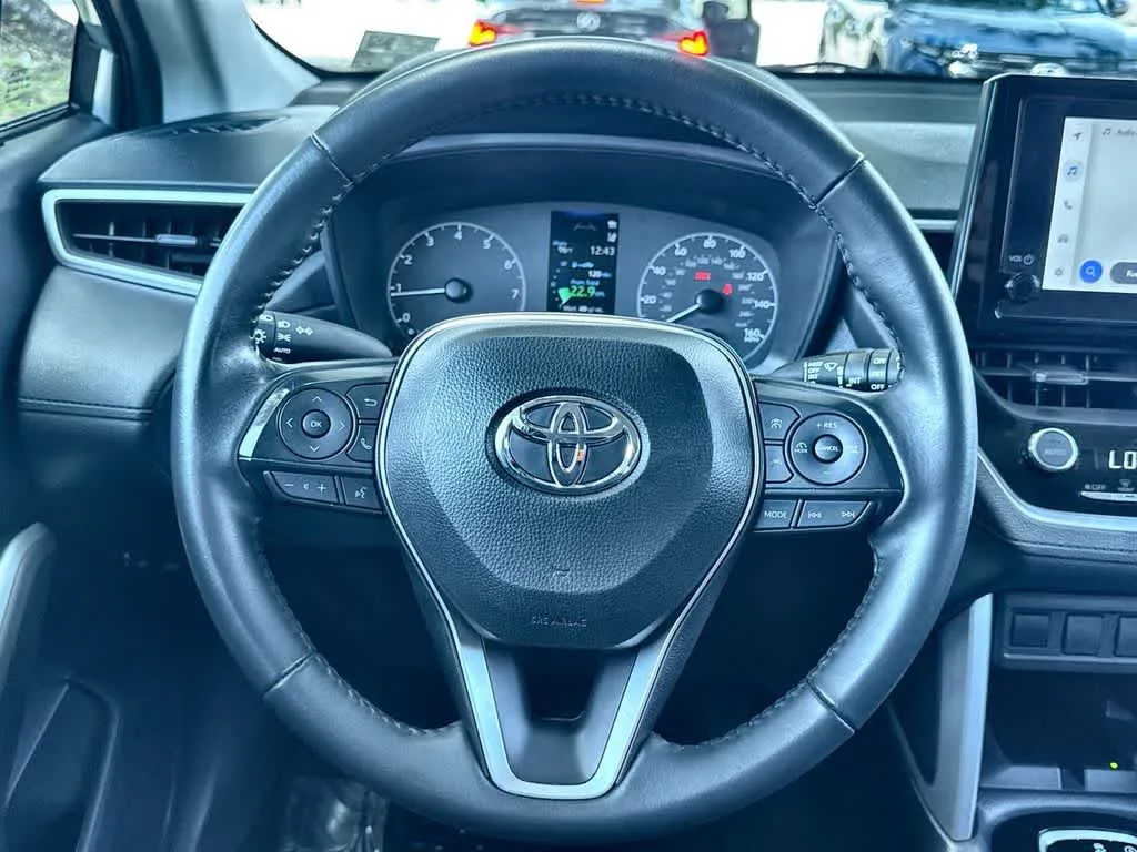 2024 Toyota Corolla Cross LE photo 15