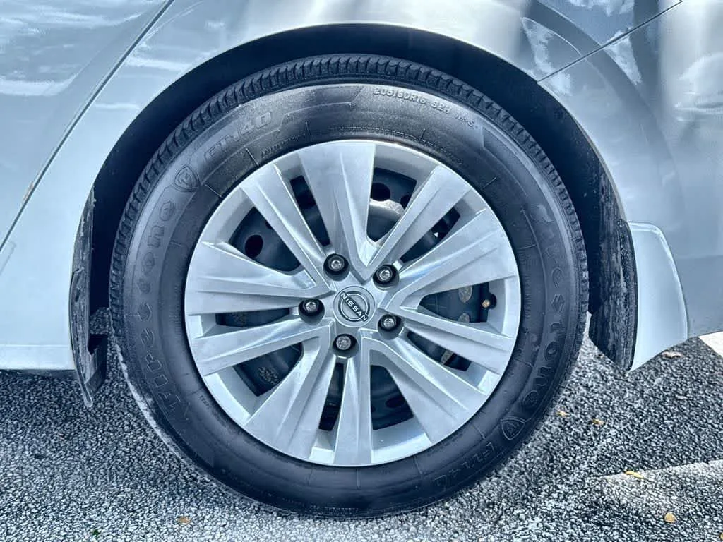 2025 Nissan Sentra S photo 11