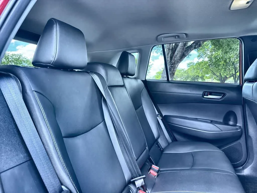 2023 Toyota Corolla Cross XLE photo 26