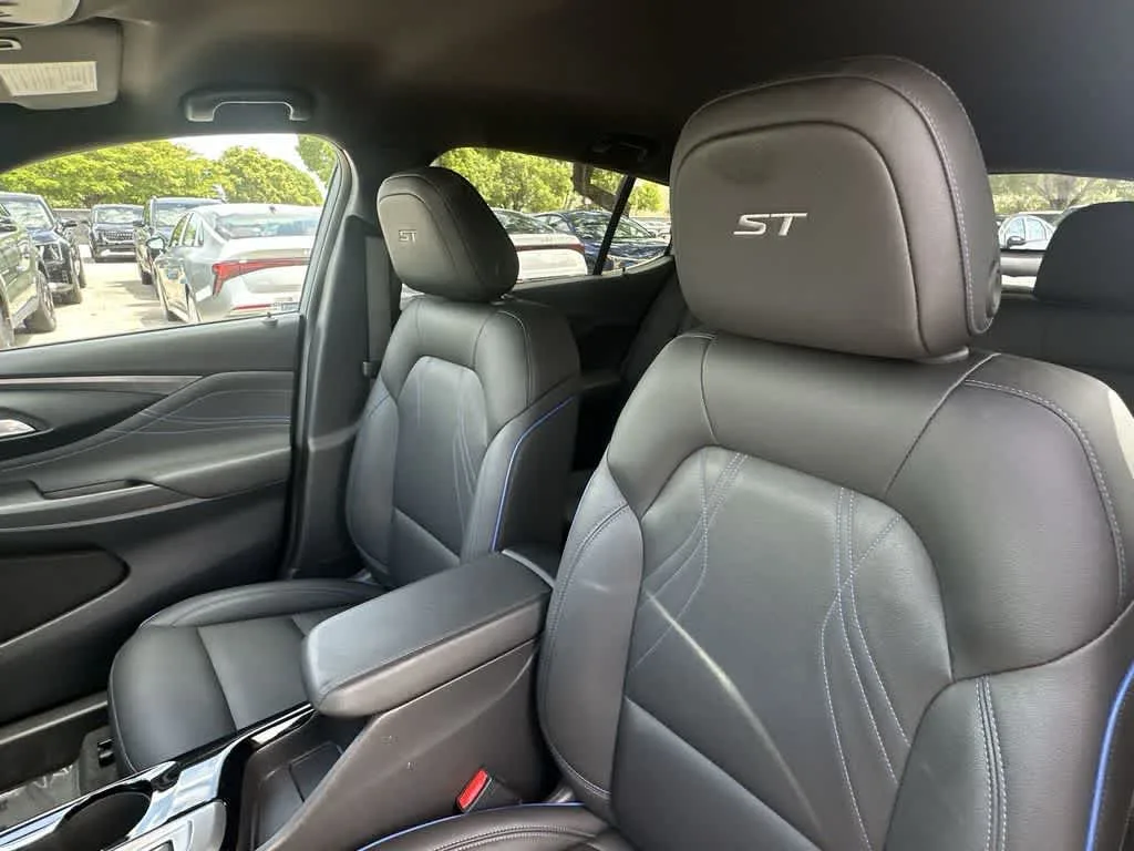 2025 Buick Envista Sport Touring photo 21