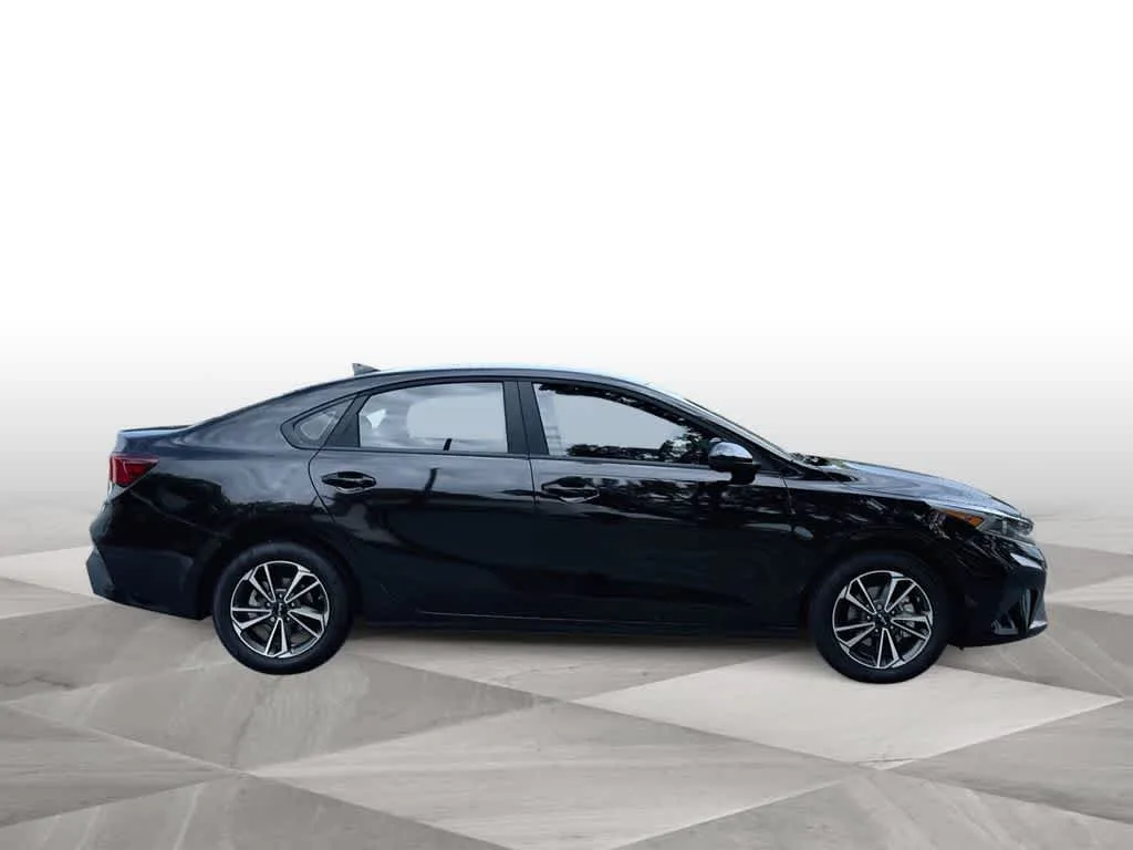 2024 Kia Forte LXS photo 9