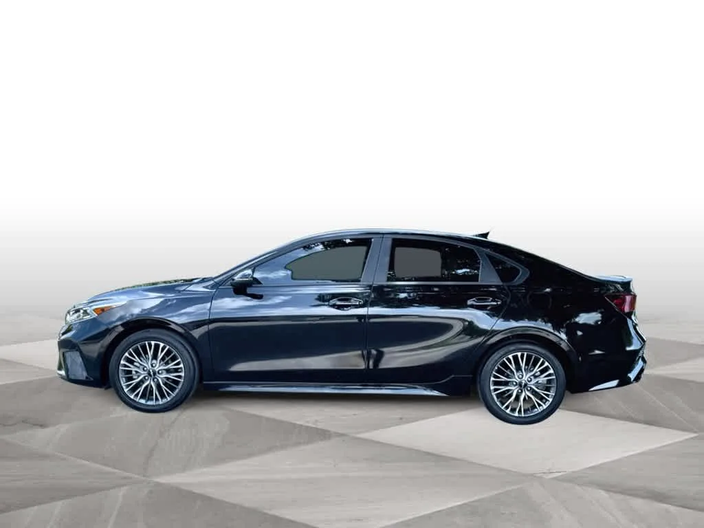 2023 Kia Forte GT-Line photo 5