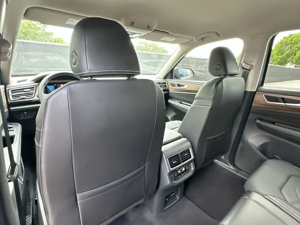 2024 Volkswagen Atlas 2.0T SE w/Technology photo 16