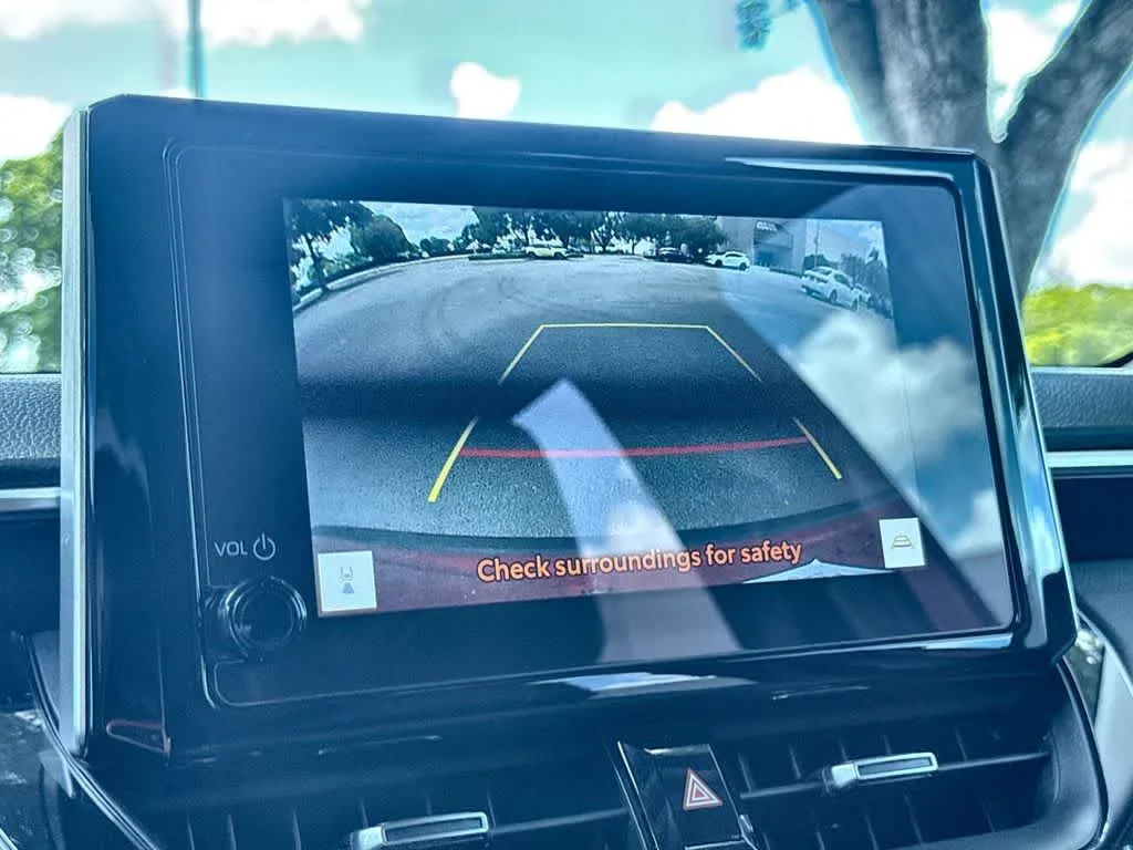 2023 Toyota Corolla Cross XLE photo 19