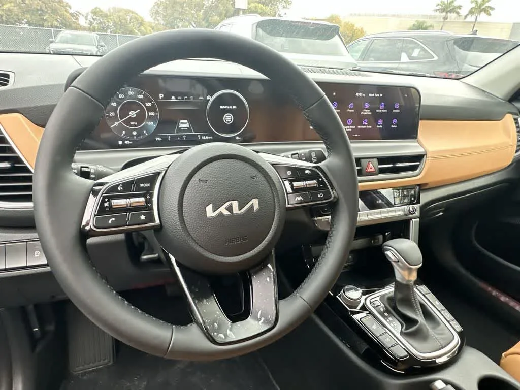 2026 Kia Seltos EX photo 13