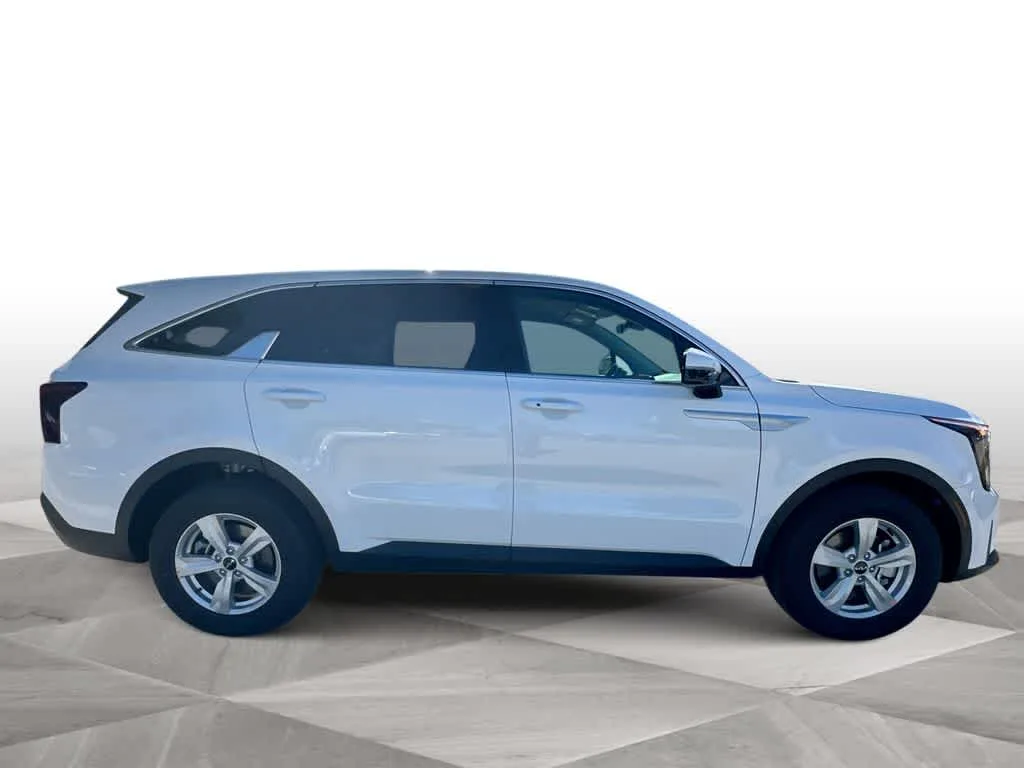 2026 Kia Sorento LX photo 9