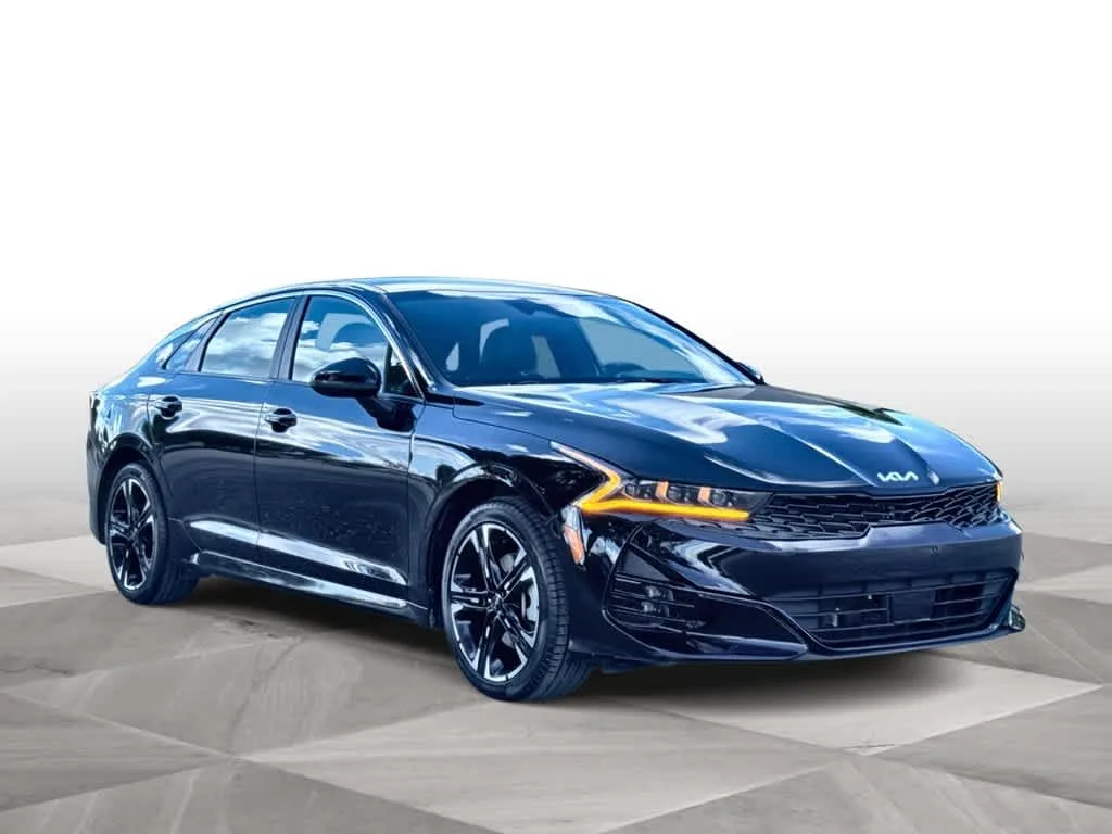 2024 Kia K5 GT-Line photo 2