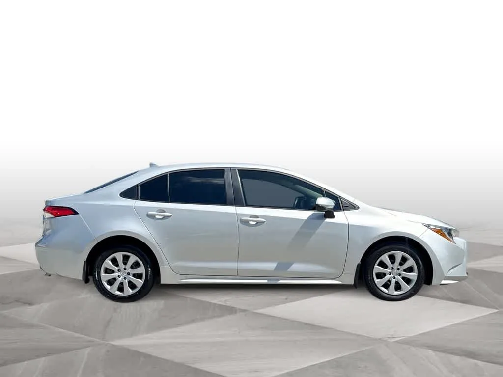 2025 Toyota Corolla LE photo 9