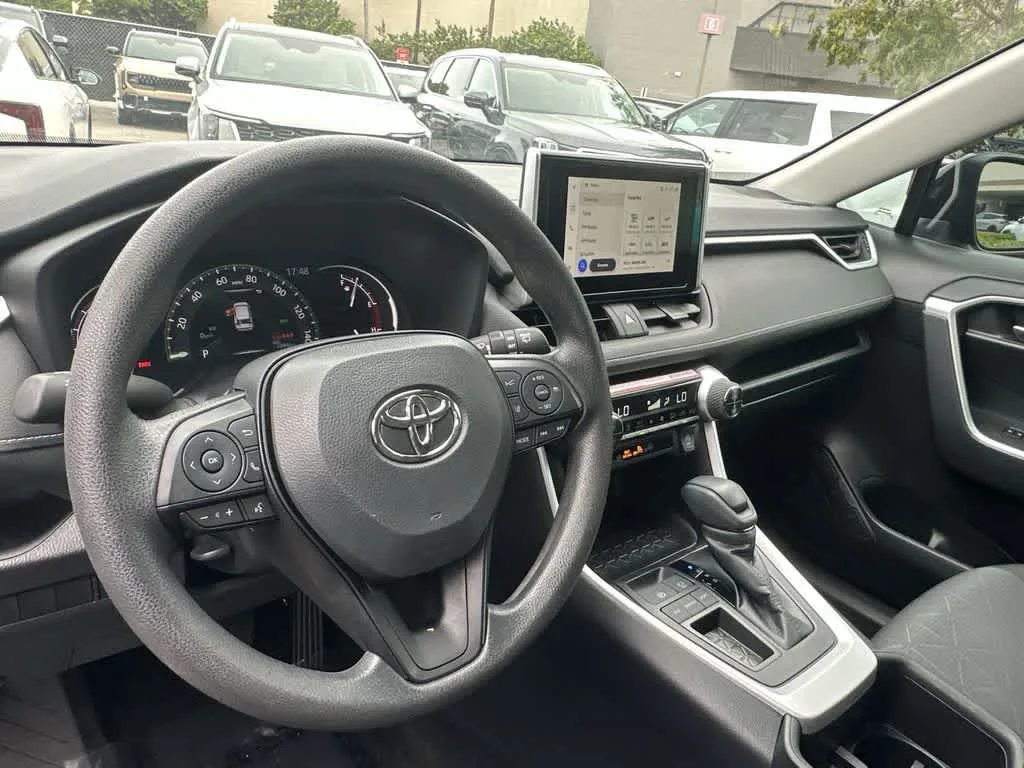 2024 Toyota RAV4 XLE photo 20