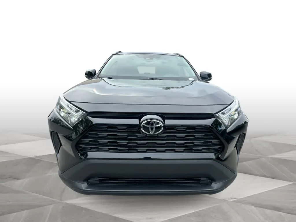 2024 Toyota RAV4 XLE photo 3