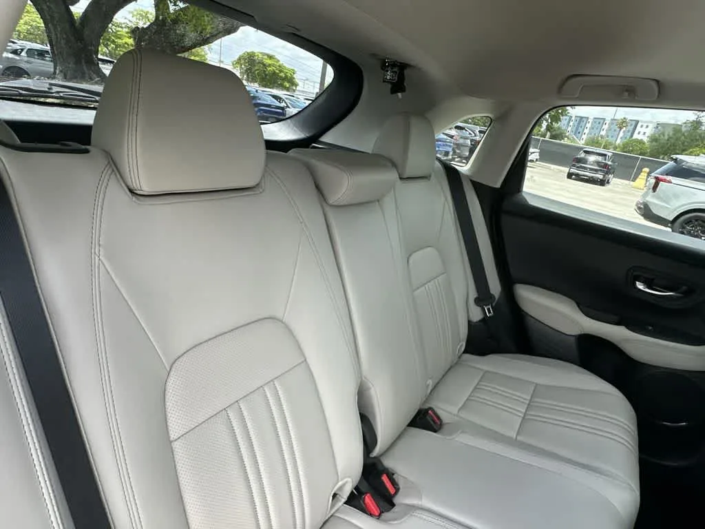 2025 Honda HR-V EX-L photo 13