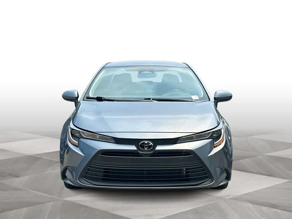 2025 Toyota Corolla LE photo 3
