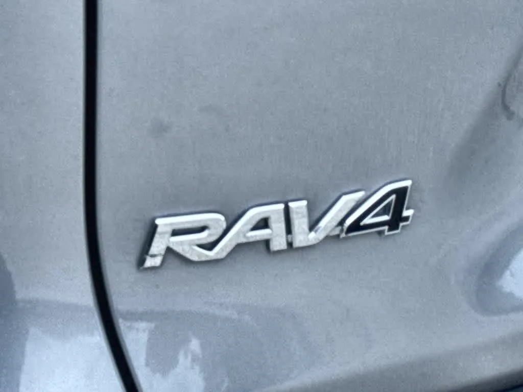 2024 Toyota RAV4 Hybrid LE photo 10