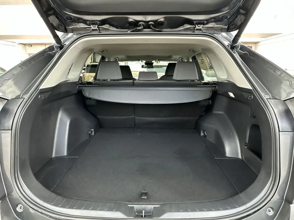 2024 Toyota RAV4 XLE photo 12