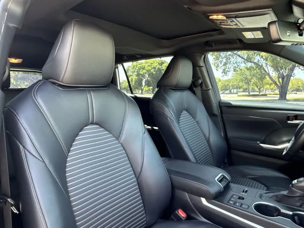 2024 Toyota Highlander XSE photo 27