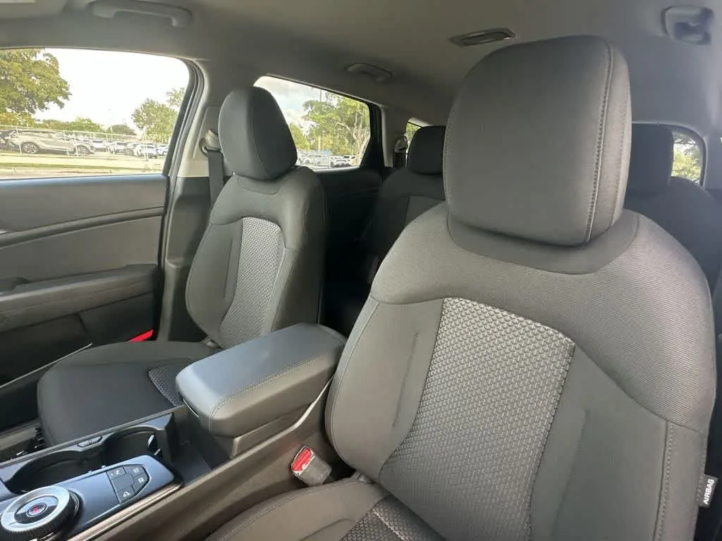 2026 Kia Sportage Hybrid S photo 14