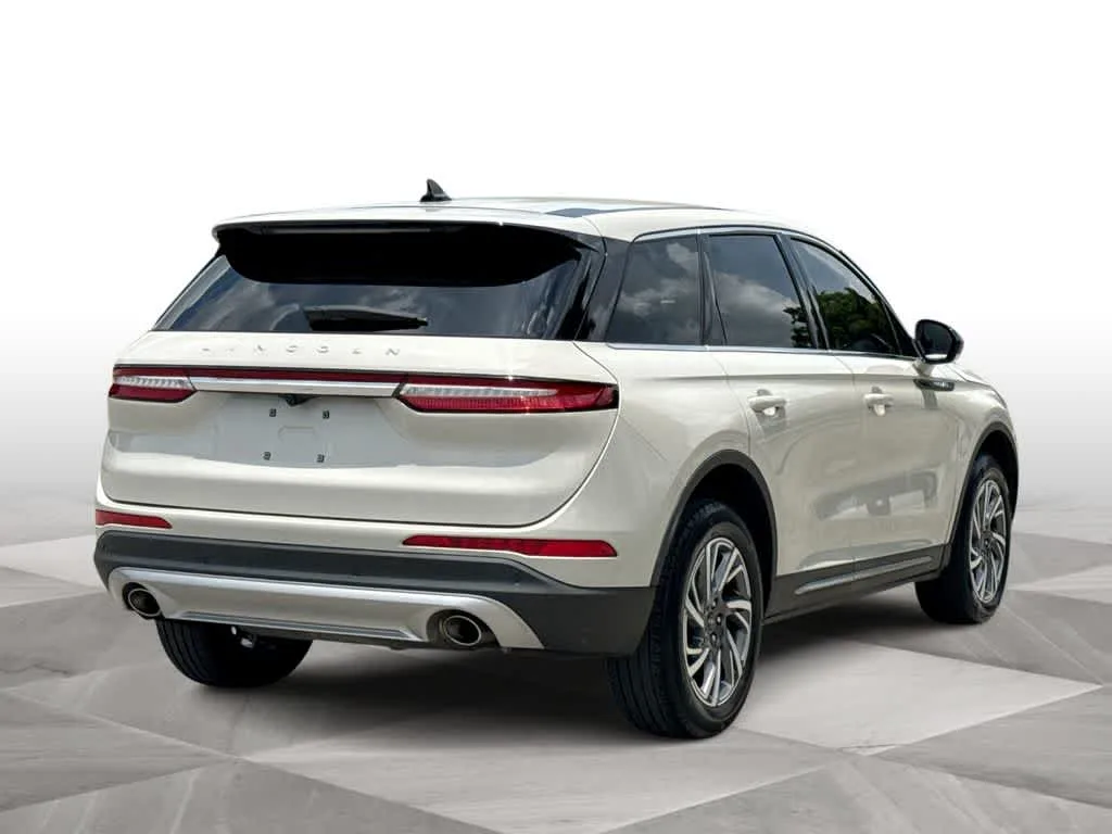 2023 Lincoln Corsair Standard photo 8