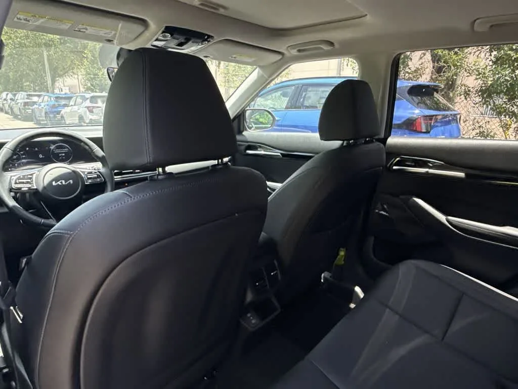 2026 Kia Seltos EX photo 15