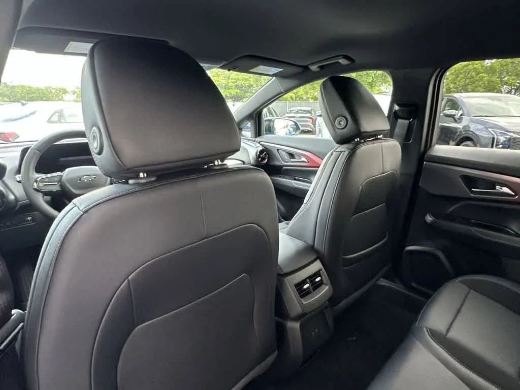 2026 Chevrolet Equinox EV RS photo 16