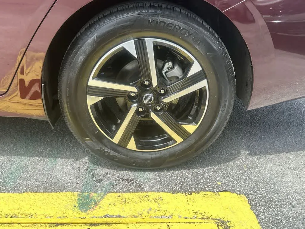 2025 Nissan Sentra SV photo 10