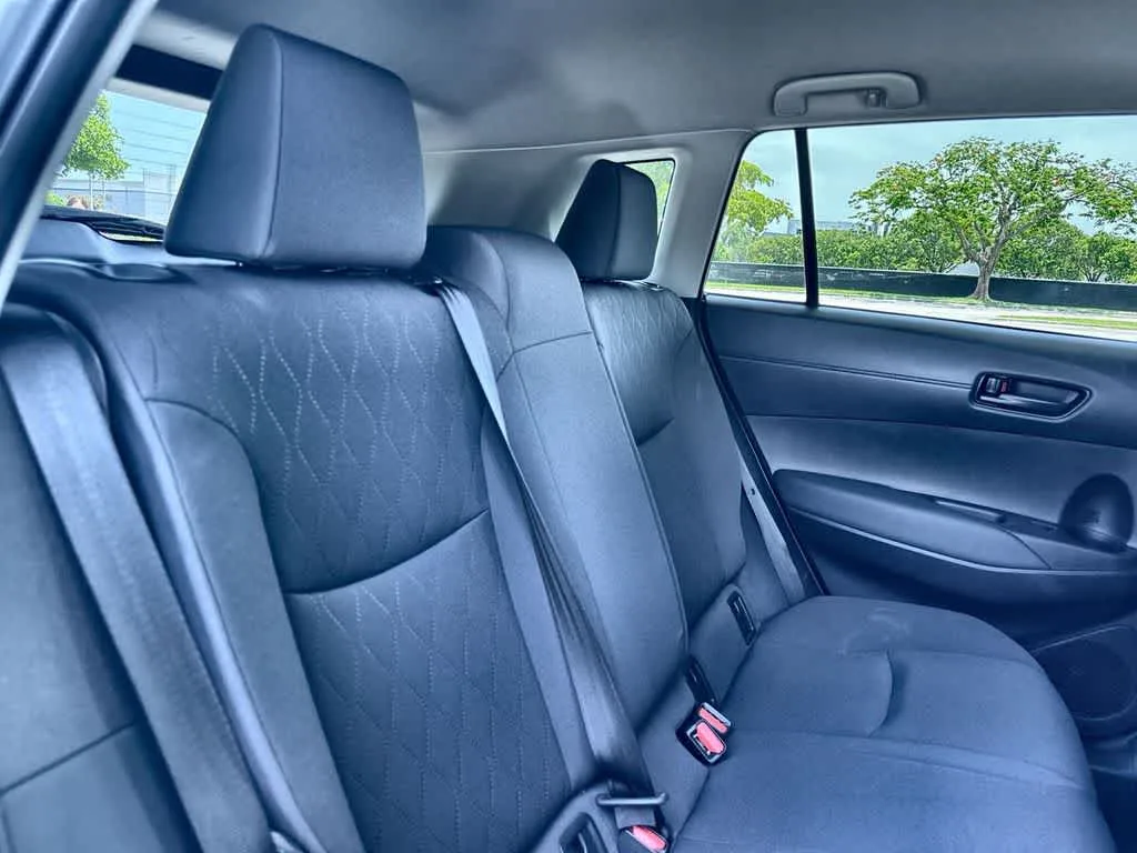 2024 Toyota Corolla Cross LE photo 26
