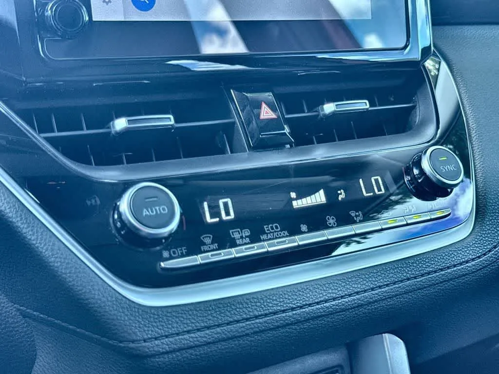 2023 Toyota Corolla Cross XLE photo 20