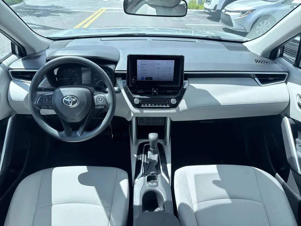 2023 Toyota Corolla Cross L photo 24