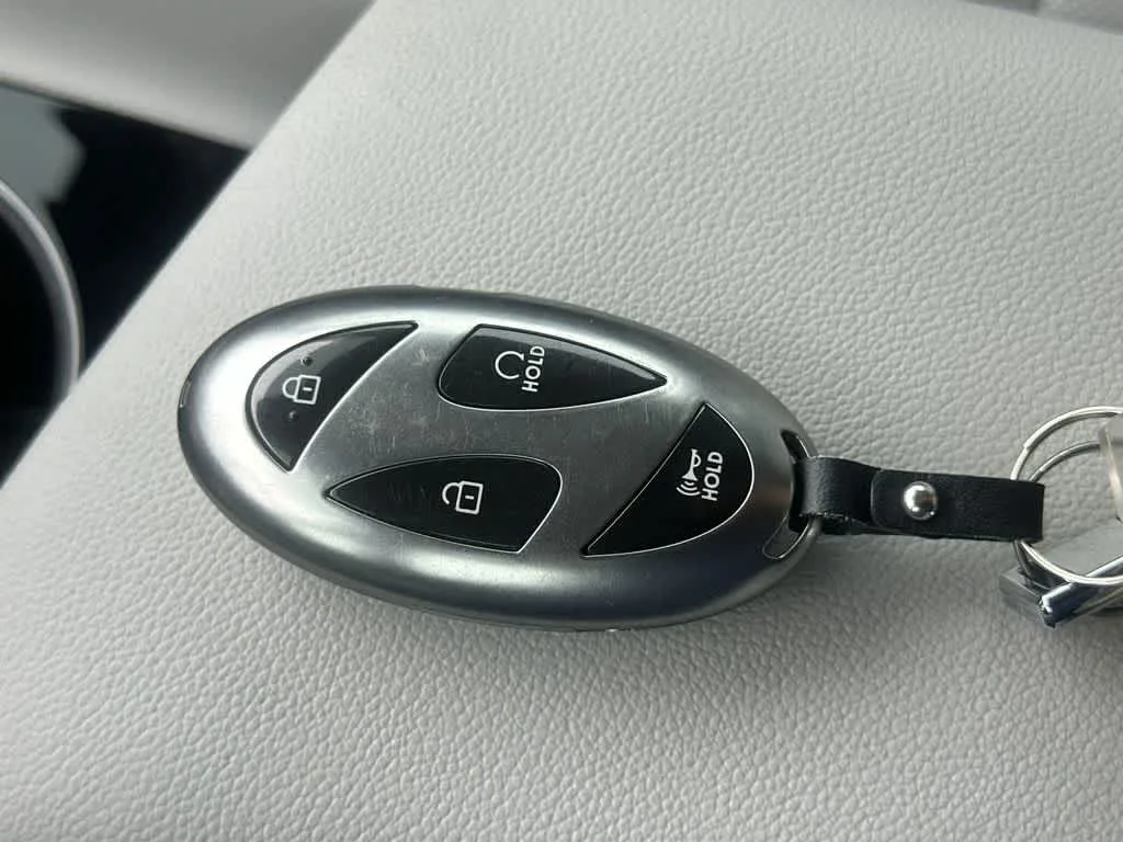 2024 Hyundai Elantra Limited photo 29