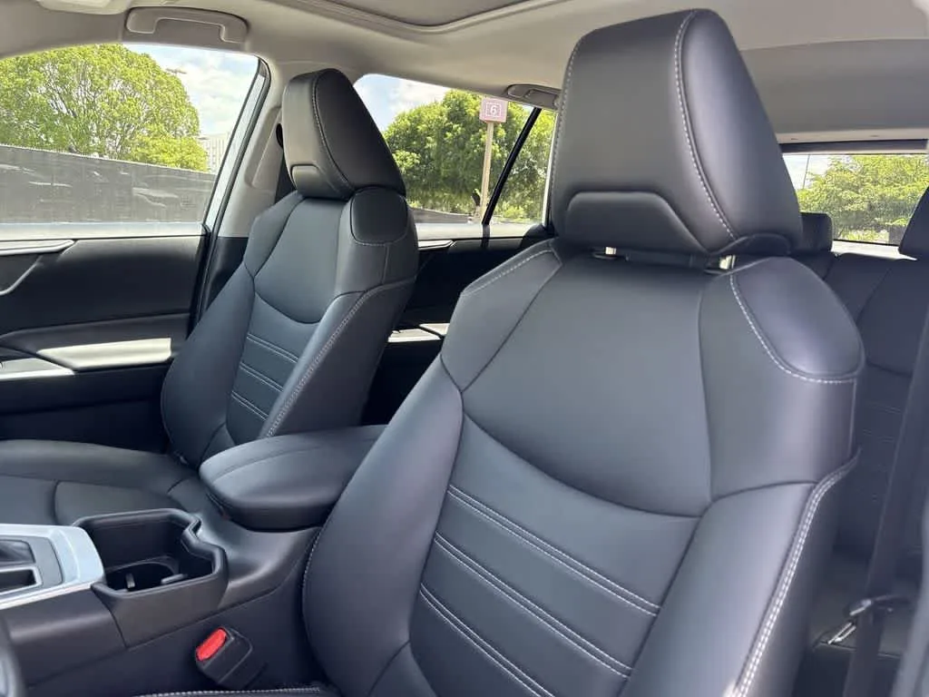 2025 Toyota RAV4 XLE Premium photo 14