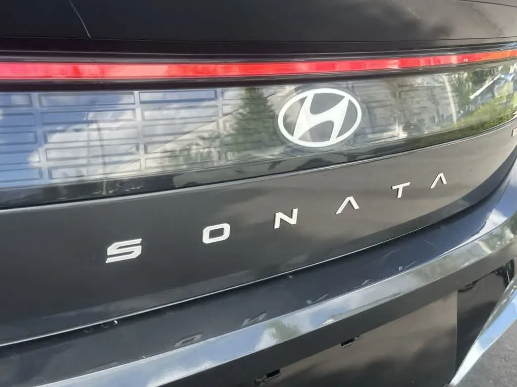 2025 Hyundai Sonata Hybrid SEL photo 11