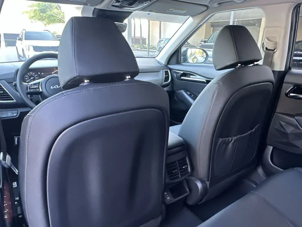 2026 Kia Seltos EX photo 23
