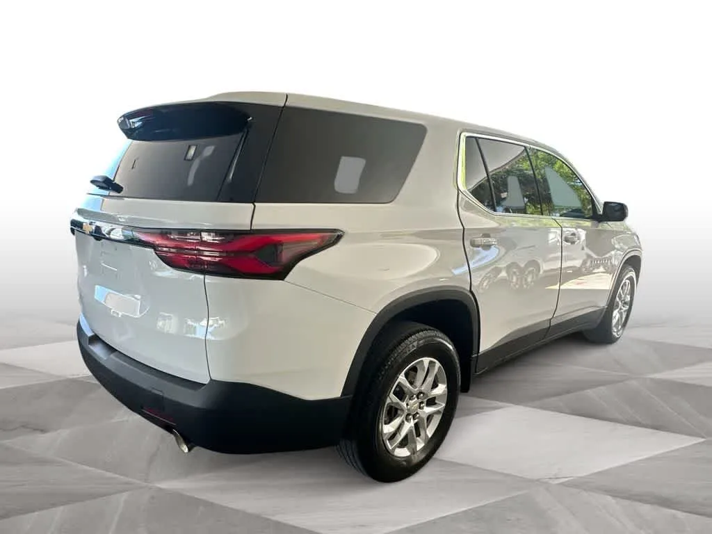 2023 Chevrolet Traverse LS photo 8