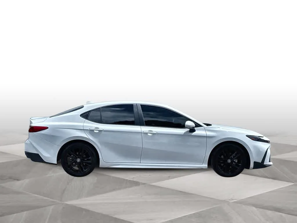 2025 Toyota Camry SE photo 9