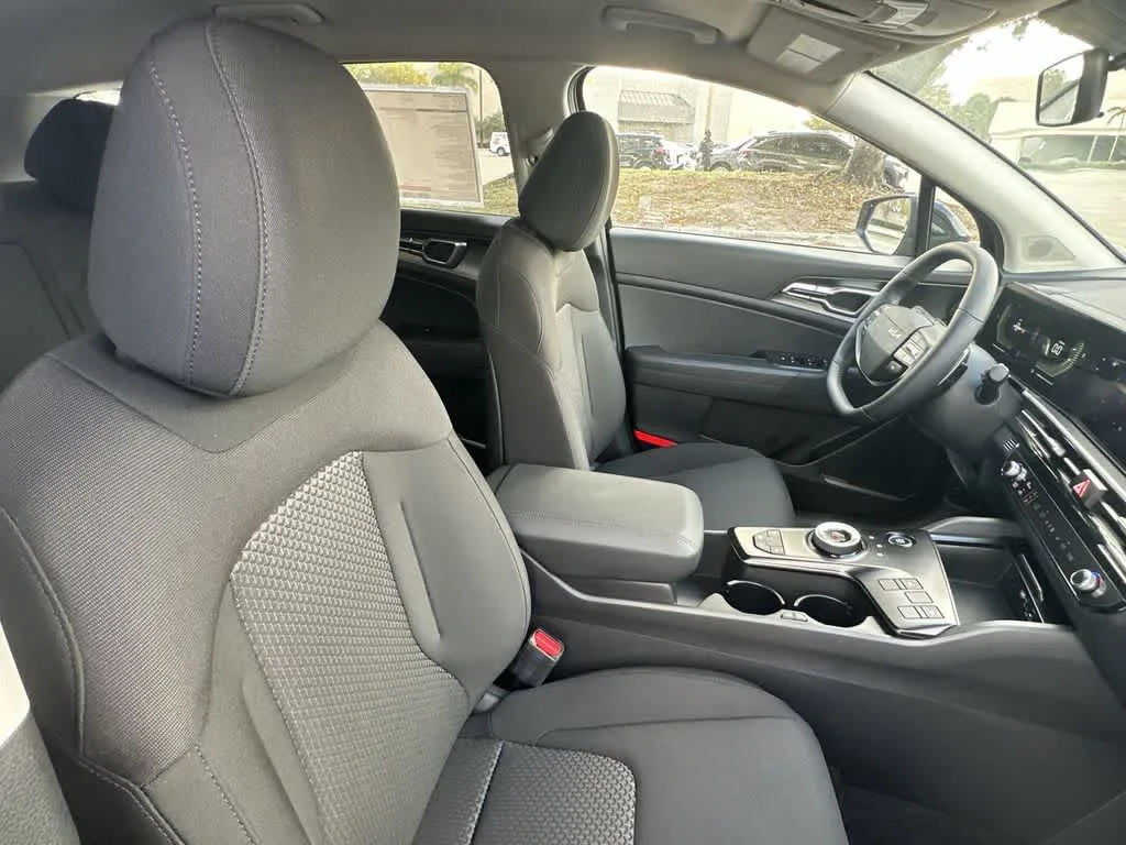 2026 Kia Sportage Hybrid S photo 27
