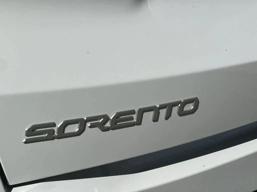 2026 Kia Sorento LX photo 10